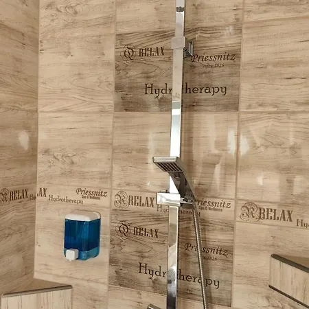 Darázshegyi Panzió és - Panzió épület